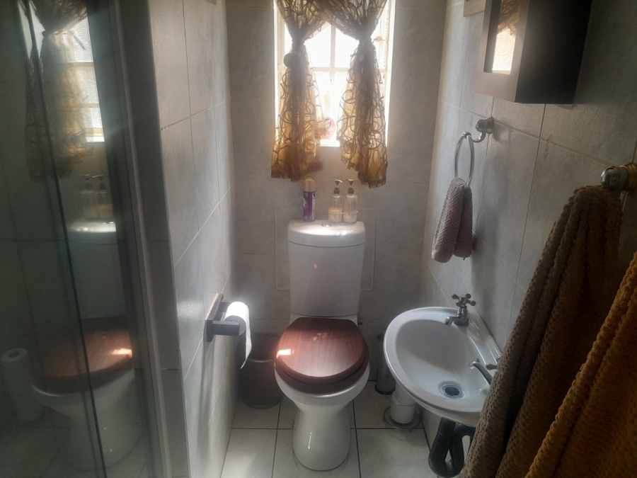 5 Bedroom Property for Sale in Heuwelsig North West